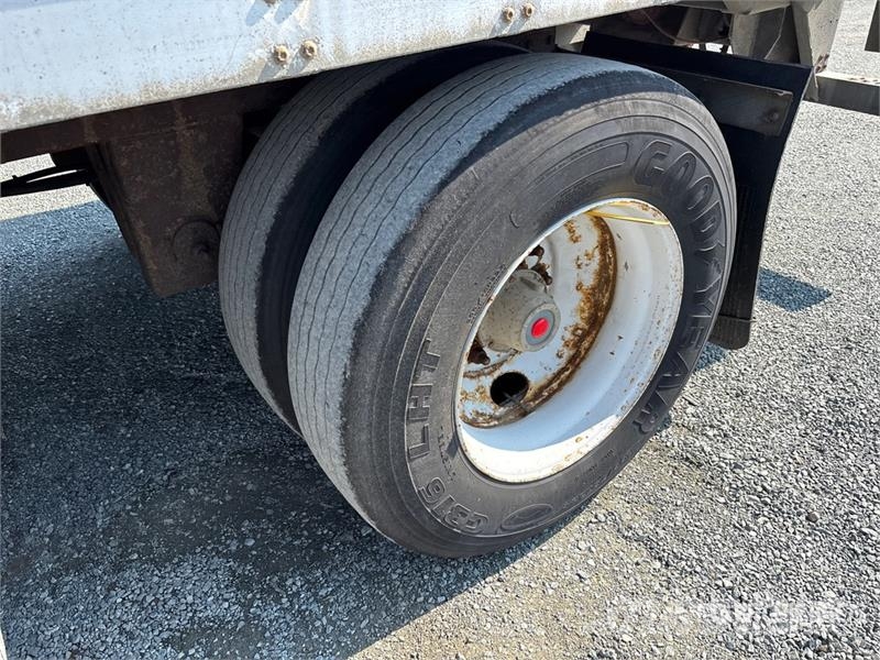 Vanguard 53 ft x 102 in Tri/A Heated Van Trailer Dobozos pótkocsik