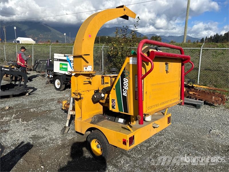 Vermeer BC600XL BRSH CHPR Tow-Behind Wood Chipper Drobilci lesa