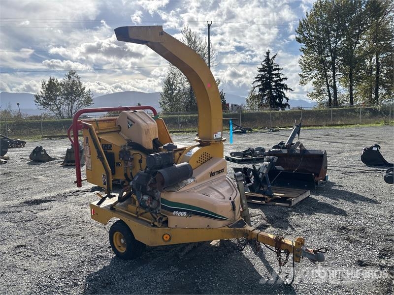 Vermeer BC600XL BRSH CHPR Tow-Behind Wood Chipper Drobilci lesa