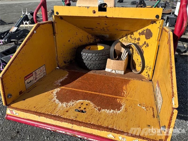Vermeer BC600XL BRSH CHPR Tow-Behind Wood Chipper Drobilci lesa