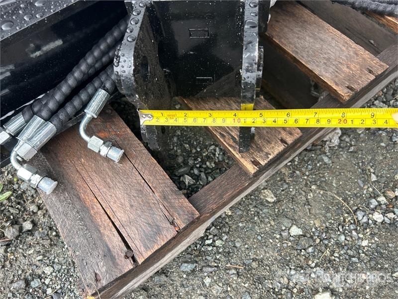 Vicsec VCT600 24 in Tilting Excavator Bucket (Unused) Godet