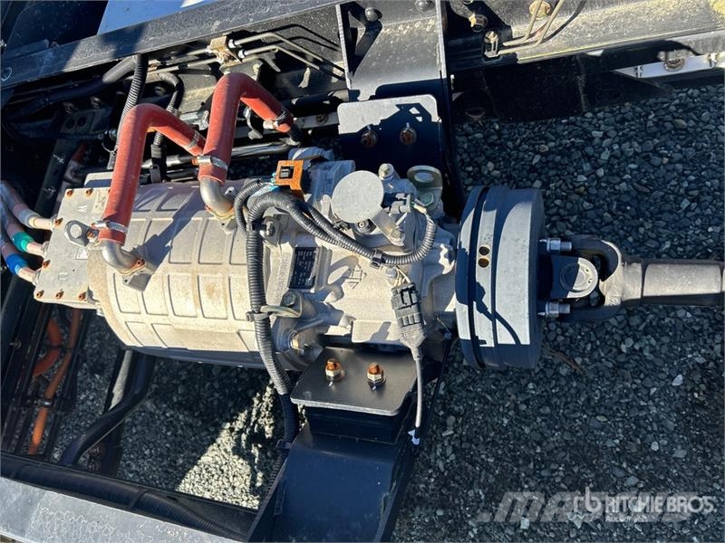 VMC 4x2 Electric Cab and Chassis Кабіни
