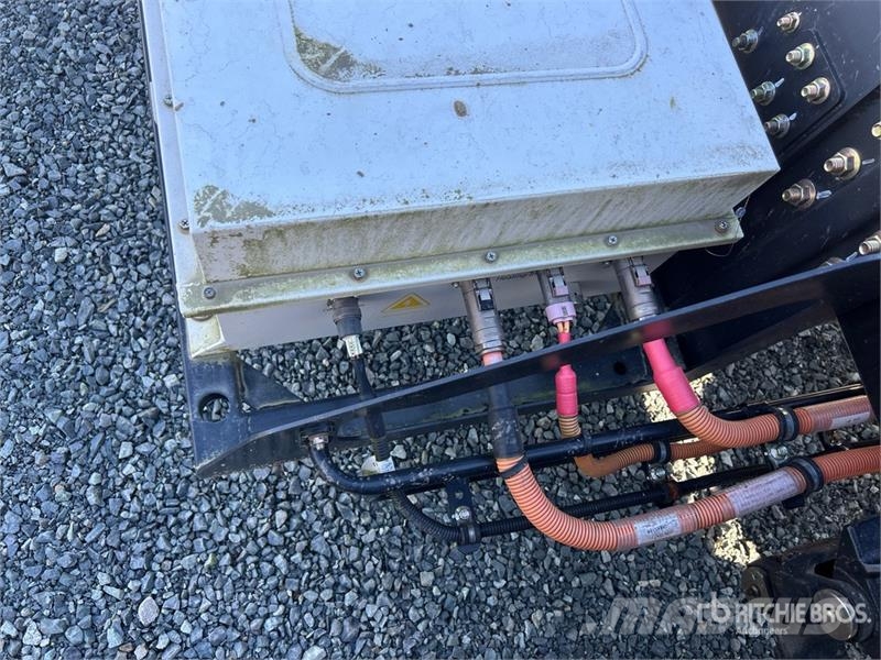 VMC 4x2 Electric Cab and Chassis Кабіни