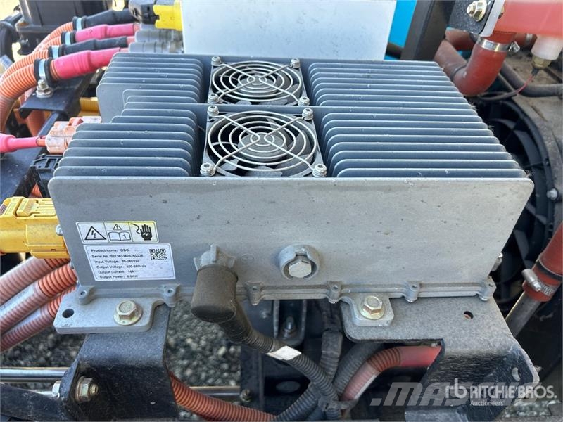 VMC 4x2 Electric Cab and Chassis Кабіни