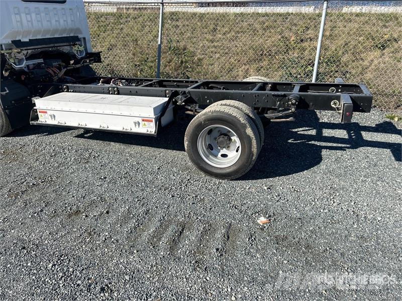 VMC 4x2 Electric Cab and Chassis Кабіни