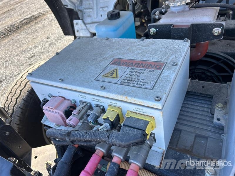VMC 4x2 Electric Cab and Chassis Кабіни