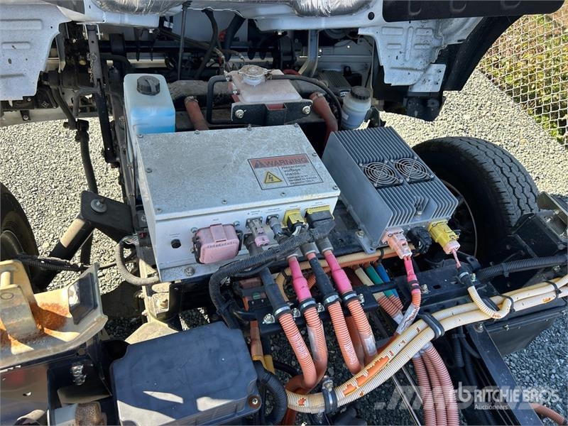 VMC 4x2 Electric Cab and Chassis Кабіни