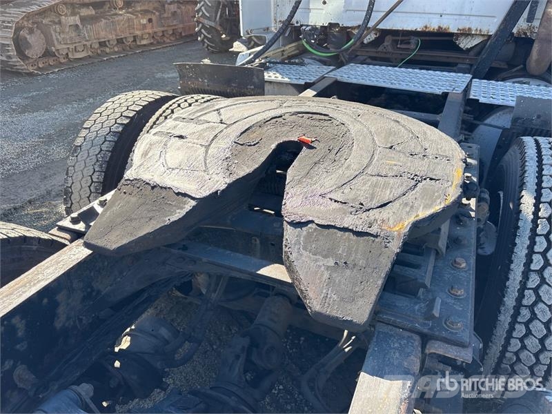 Volvo 6x4 T/A Sleeper Truck Tractor Vlačilci