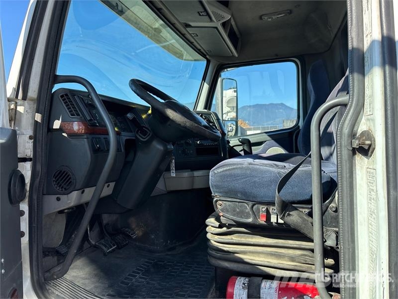 Volvo VNL وحدات الجر