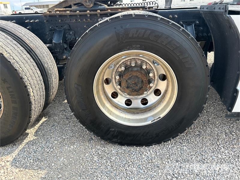 Volvo VNL 牵引车