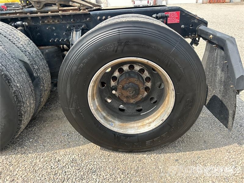 Volvo VNL 牵引车