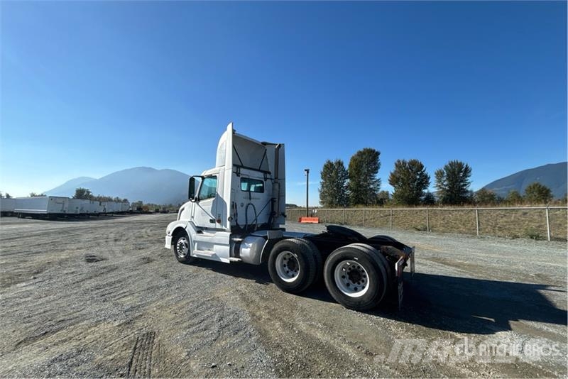 Volvo VNL وحدات الجر