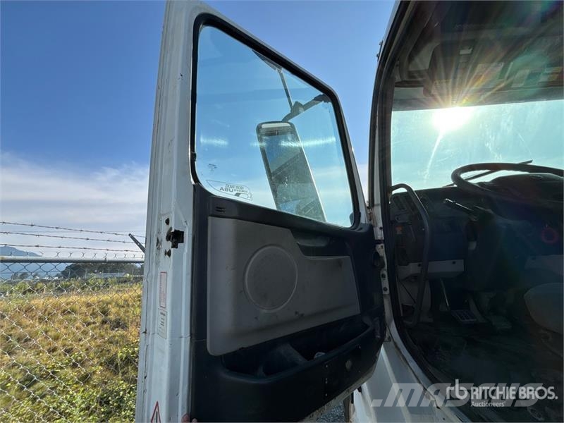 Volvo VNL Tractor Units