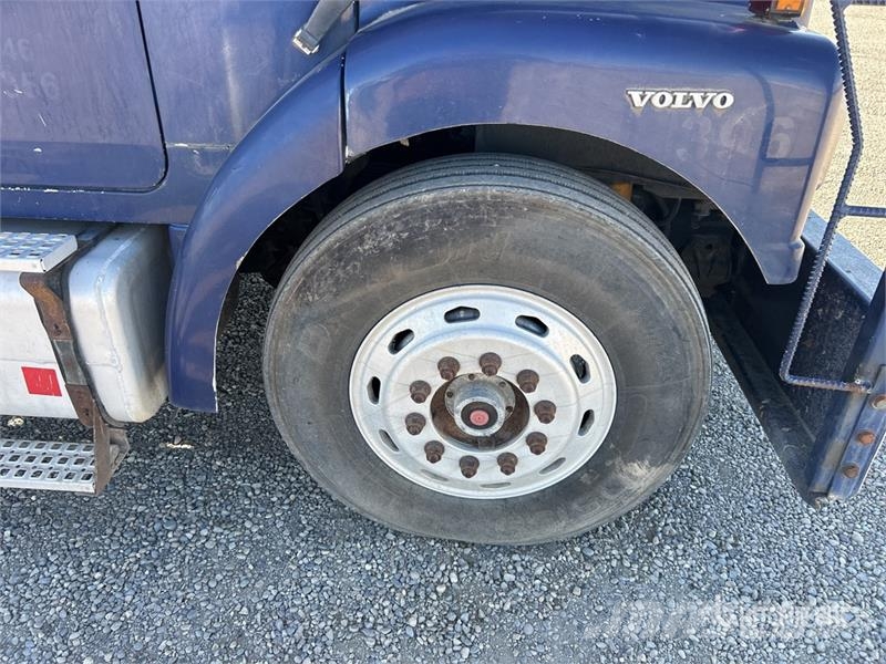 Volvo VNL Járműszállítók