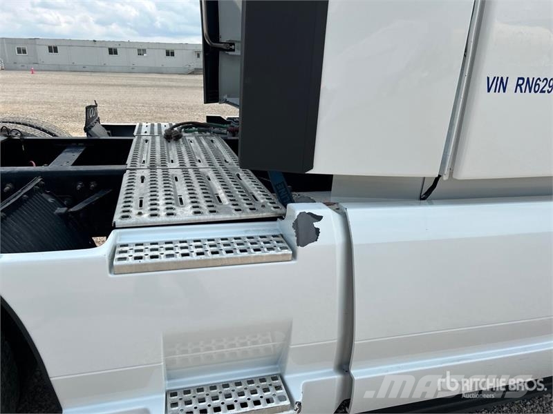 Volvo VNL 牵引车