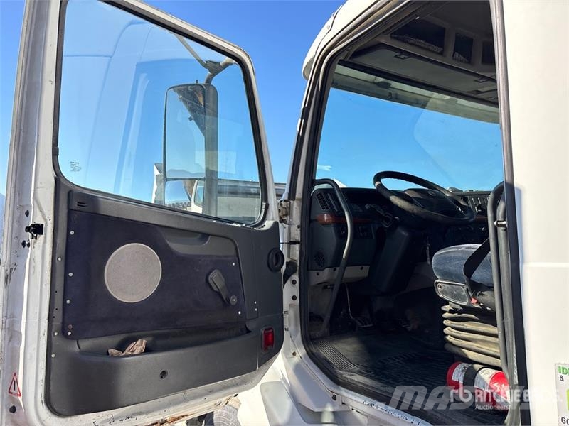 Volvo VNL وحدات الجر