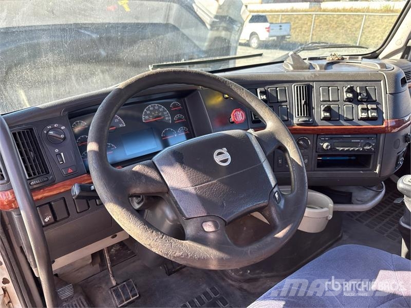 Volvo VNL وحدات الجر