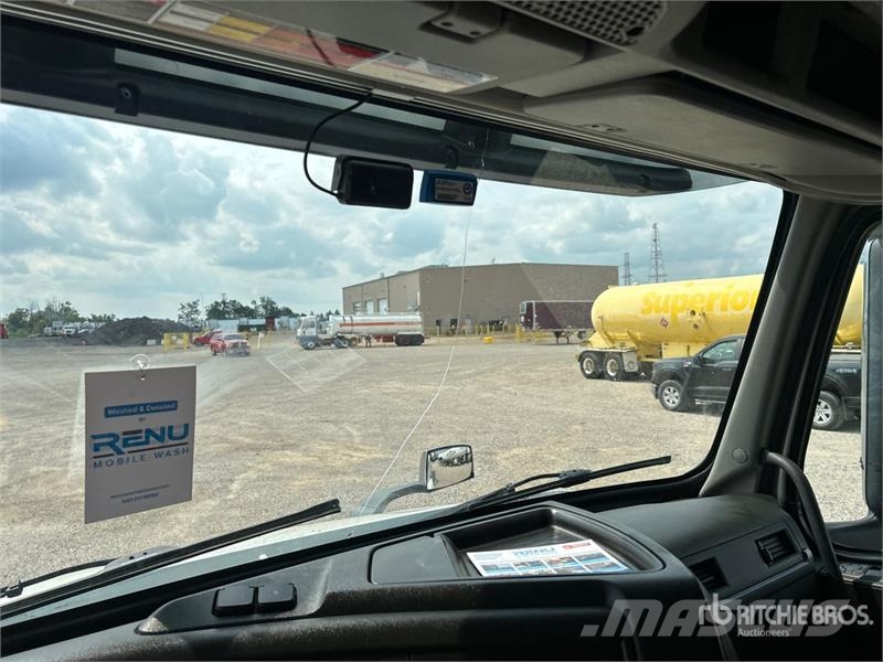 Volvo VNL 牵引车