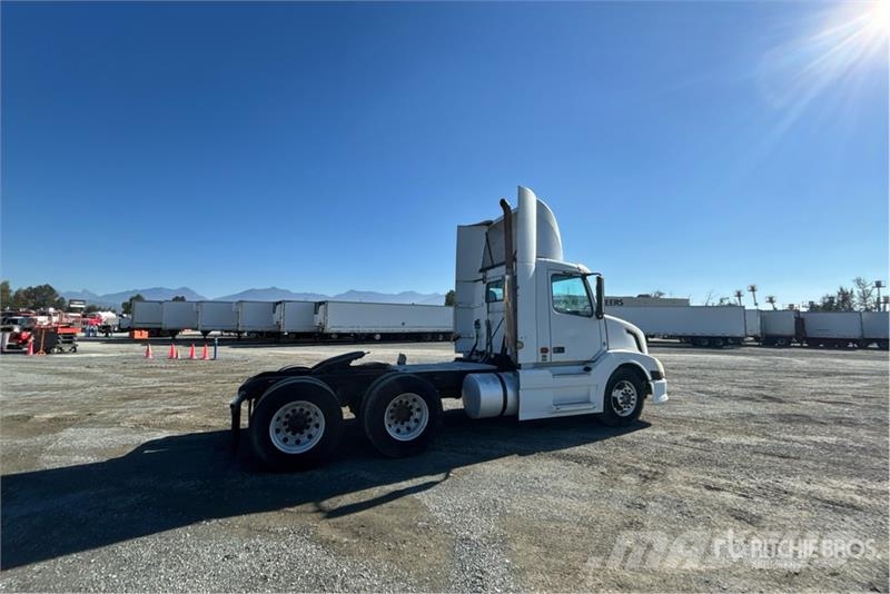 Volvo VNL وحدات الجر