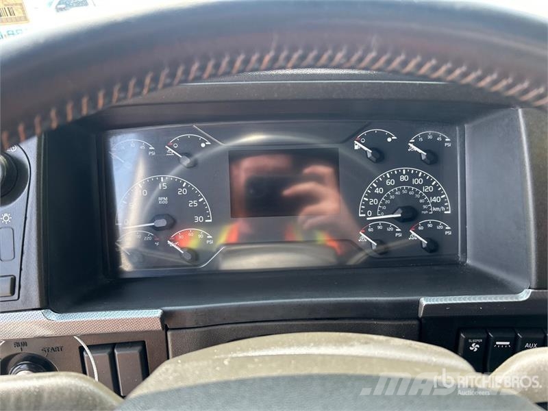 Volvo VNL 牵引车