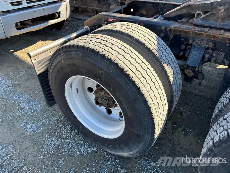 Volvo VNL وحدات الجر