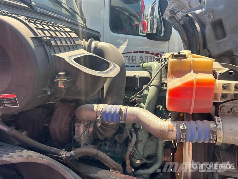 Volvo VNL 牵引车