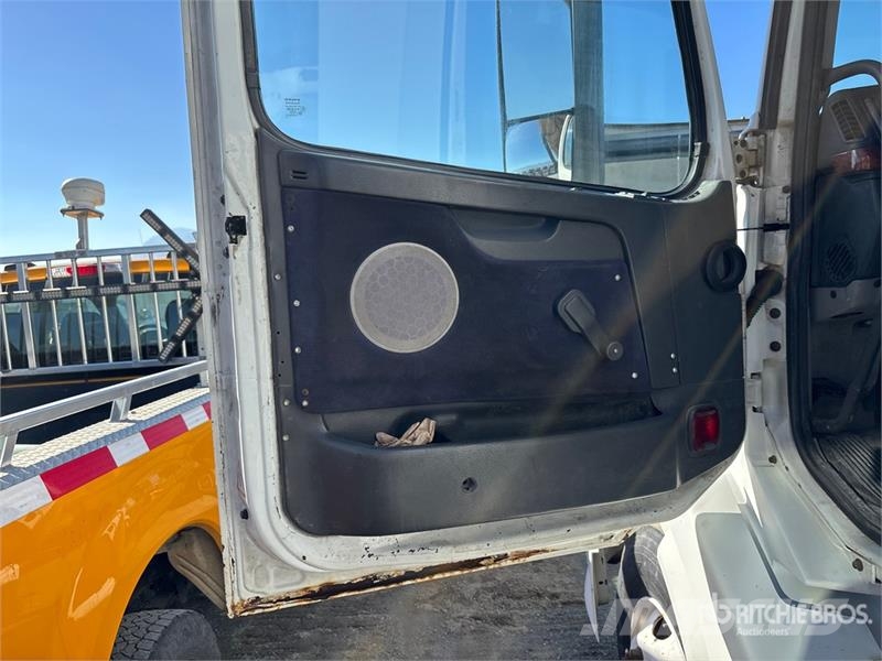 Volvo VNL وحدات الجر