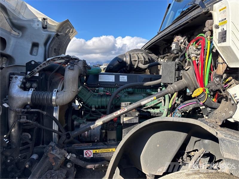 Volvo VNL Vlačilci