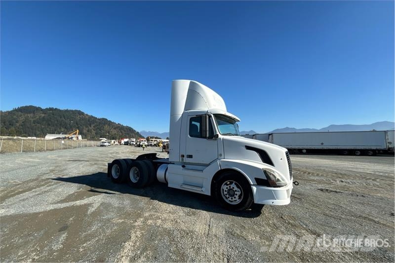 Volvo VNL وحدات الجر