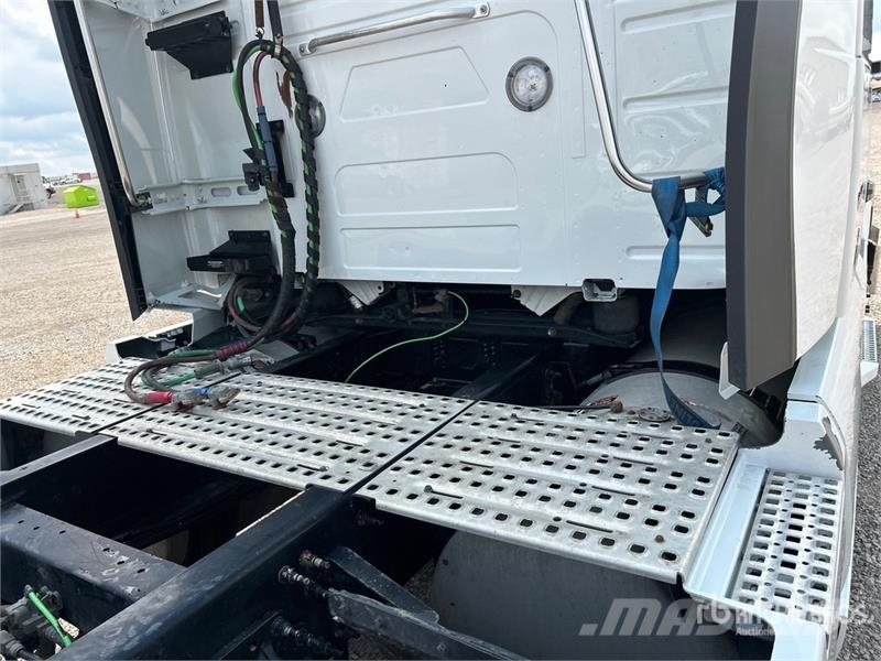 Volvo VNL 牵引车