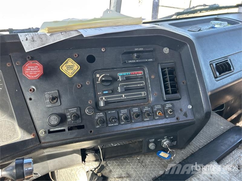 Volvo VNL Járműszállítók