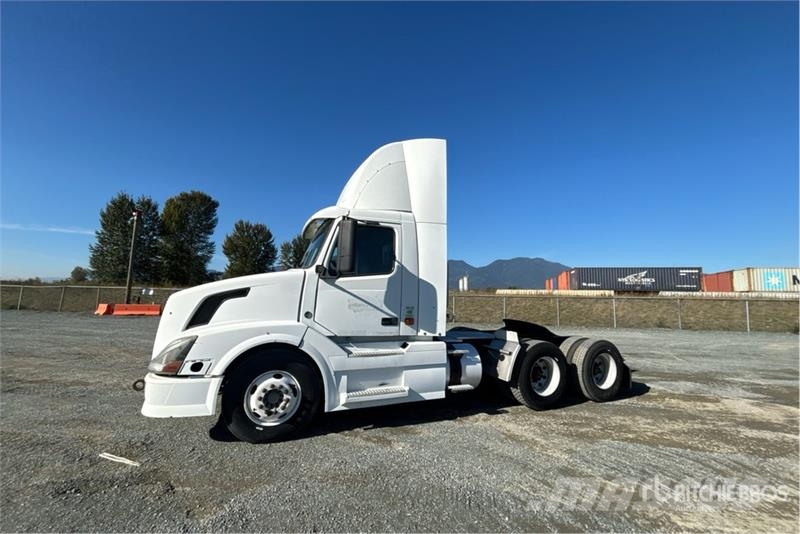Volvo VNL وحدات الجر