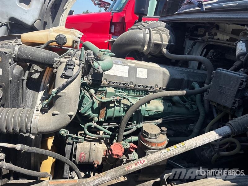Volvo VNL 牵引车