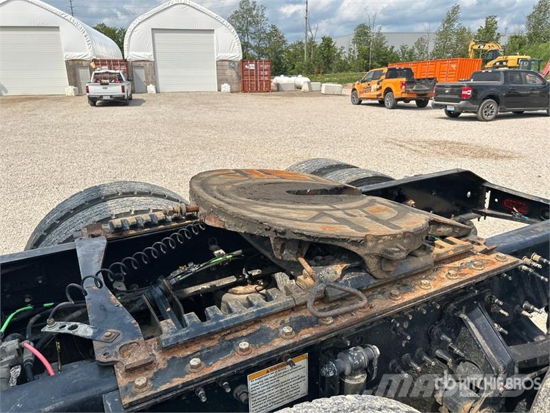 Volvo VNL 牵引车