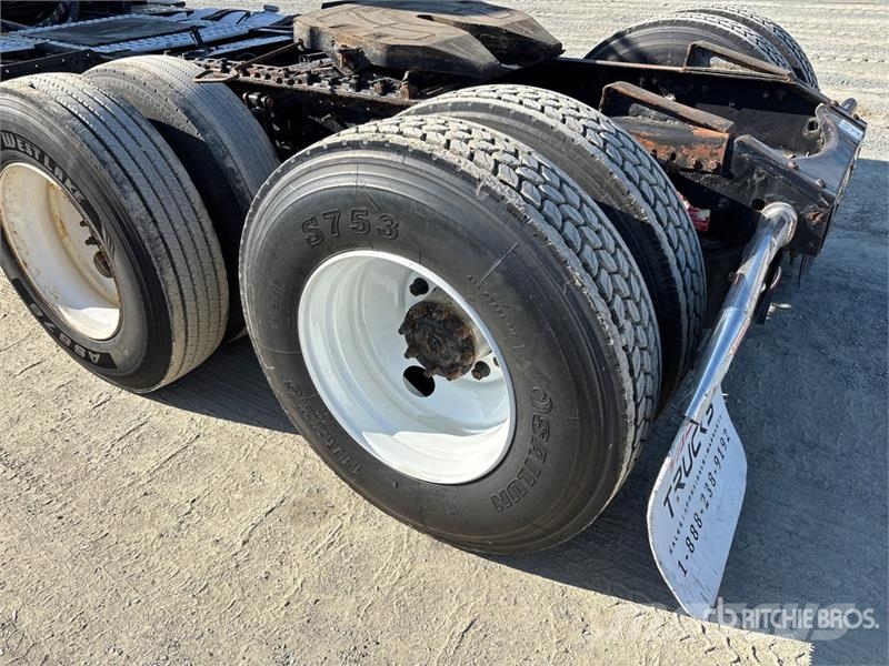 Volvo VNL 曳引機組件