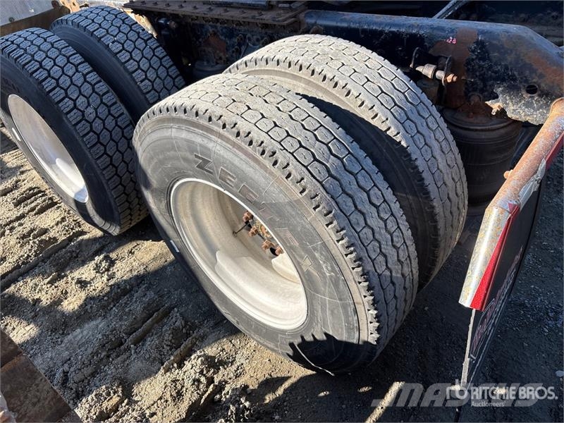 Volvo VNL وحدات الجر