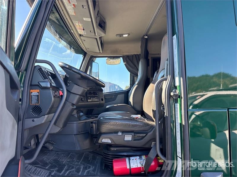 Volvo VNL64T-400 6x4 T/A Sleeper Truck Tractor Sattelzugmaschinen