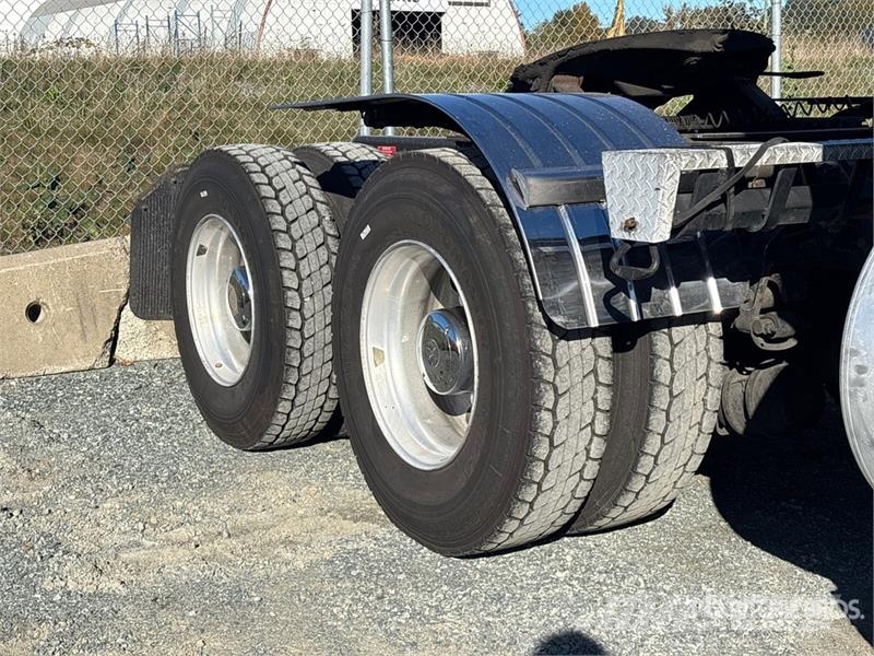 Volvo VNL64T-400 6x4 T/A Sleeper Truck Tractor Sattelzugmaschinen