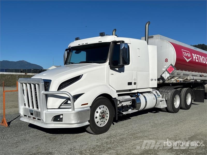 Volvo VNL64T-400 6x4 T/A Sleeper Truck Tractor Sattelzugmaschinen