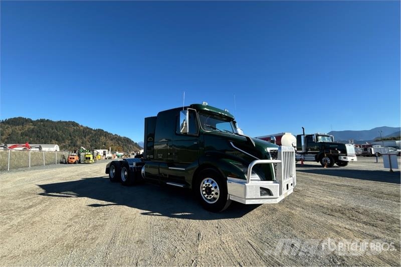 Volvo VNL64T-400 6x4 T/A Sleeper Truck Tractor Sattelzugmaschinen