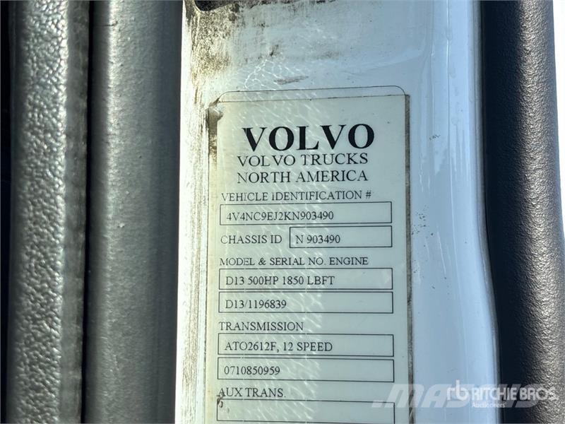Volvo VNL64T-400 6x4 T/A Sleeper Truck Tractor Sattelzugmaschinen