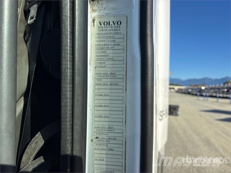 Volvo VNL64T-400 6x4 T/A Sleeper Truck Tractor Sattelzugmaschinen