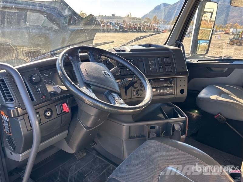 Volvo VNL64T-400 6x4 T/A Sleeper Truck Tractor Sattelzugmaschinen