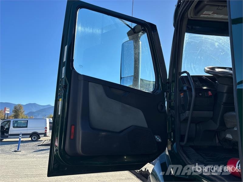 Volvo VNL64T-400 6x4 T/A Sleeper Truck Tractor Sattelzugmaschinen