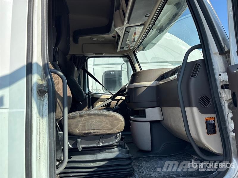 Volvo VNL730 Tractor Units