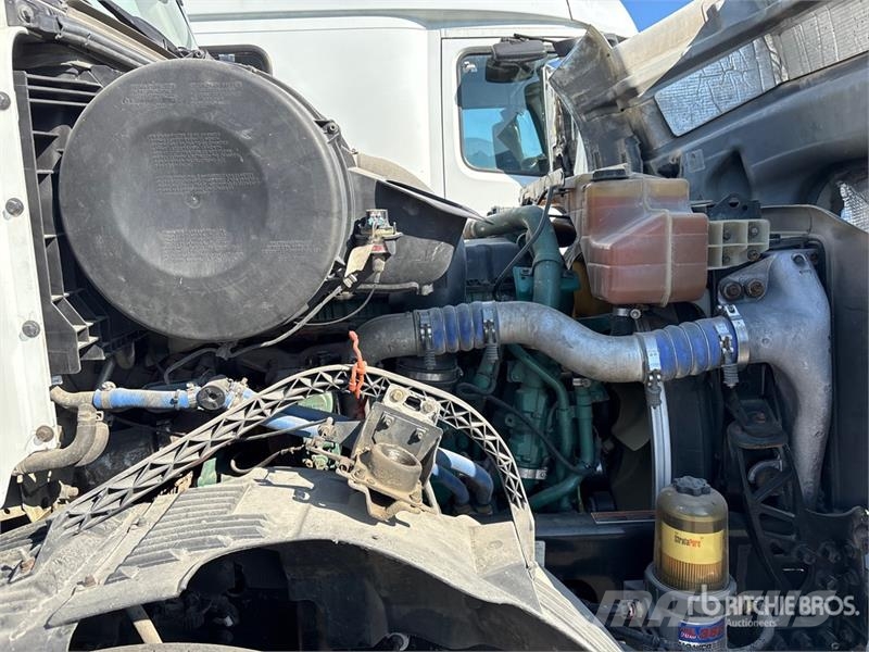 Volvo VNL730 Tractor Units
