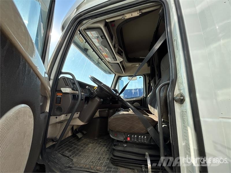 Volvo VNL730 Tractor Units