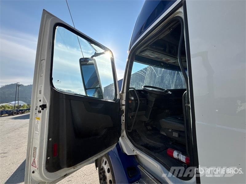 Volvo VNL740 Tractor Units