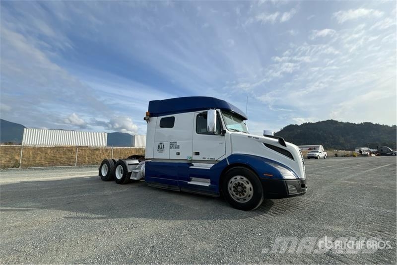 Volvo VNL740 Tractor Units