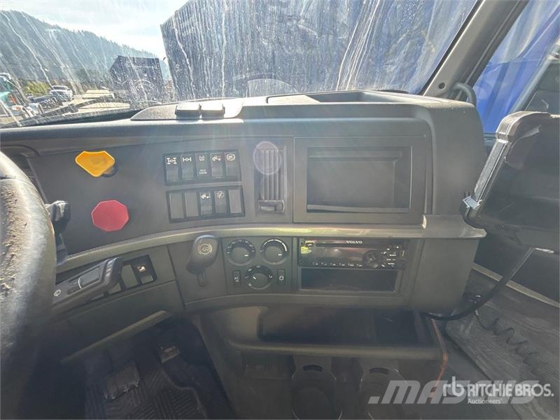 Volvo VNL740 Tractor Units